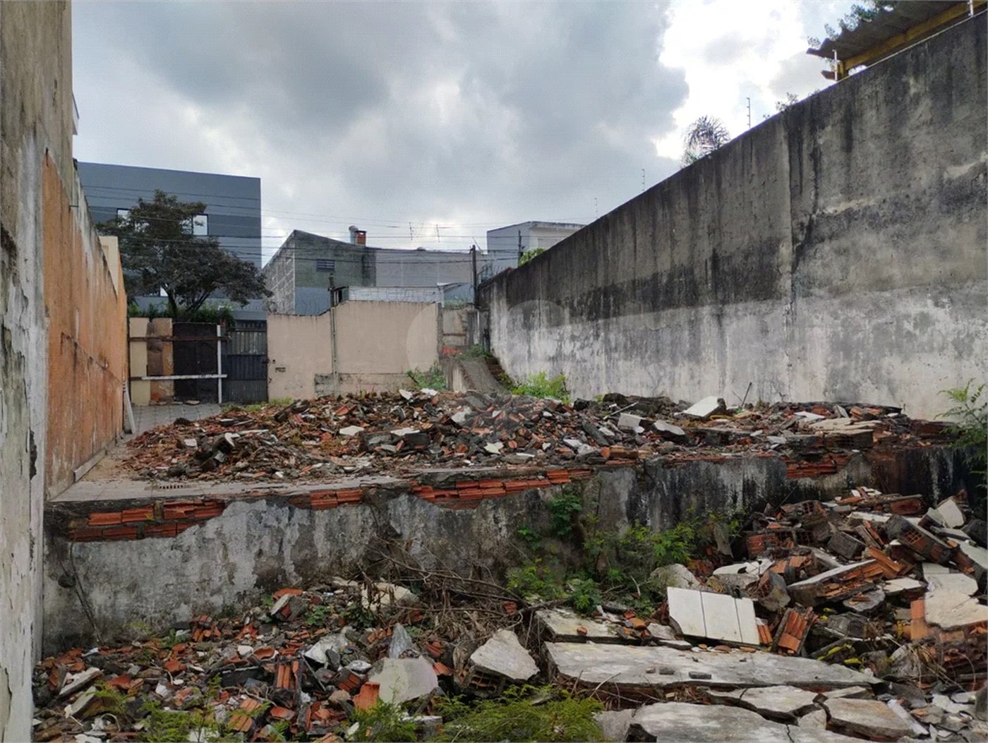 Vende-se Terreno de 715 m² na Vila Santa Catarina — Excelente oportunidade para investidores