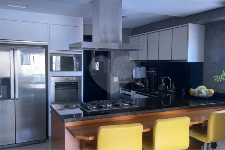 Apartamento na Mooca com 204 m² com vista maravilhosa, sendo 3 suítes e 4vagas.