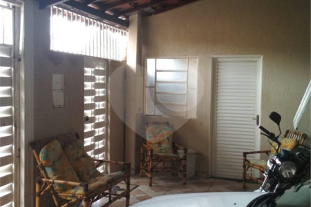 Casa térrea para venda ou locação no Jardim São Carlos V