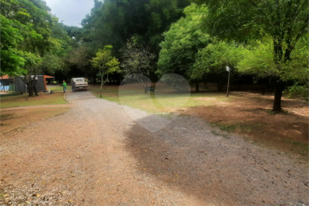 Lindo terreno de 450m², localizado no Condomínio Vilaggio Caprirccio
