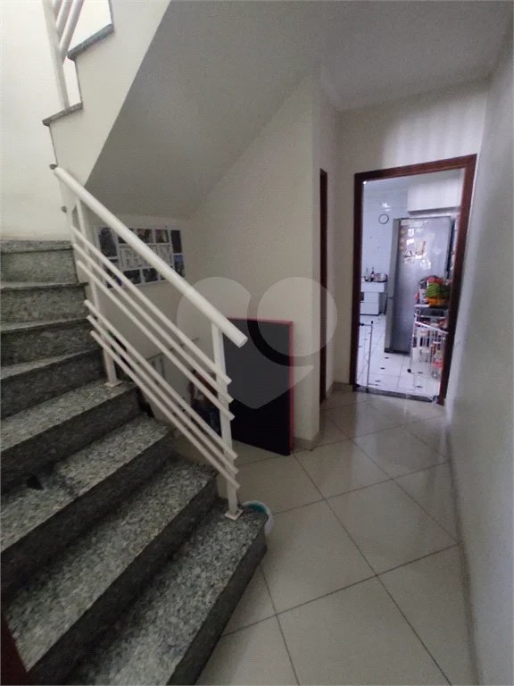 Sensacional sobrado c/ quintal e 3 dorms enormes com varanda! 12 min andando p/o metrô P Inglesa!