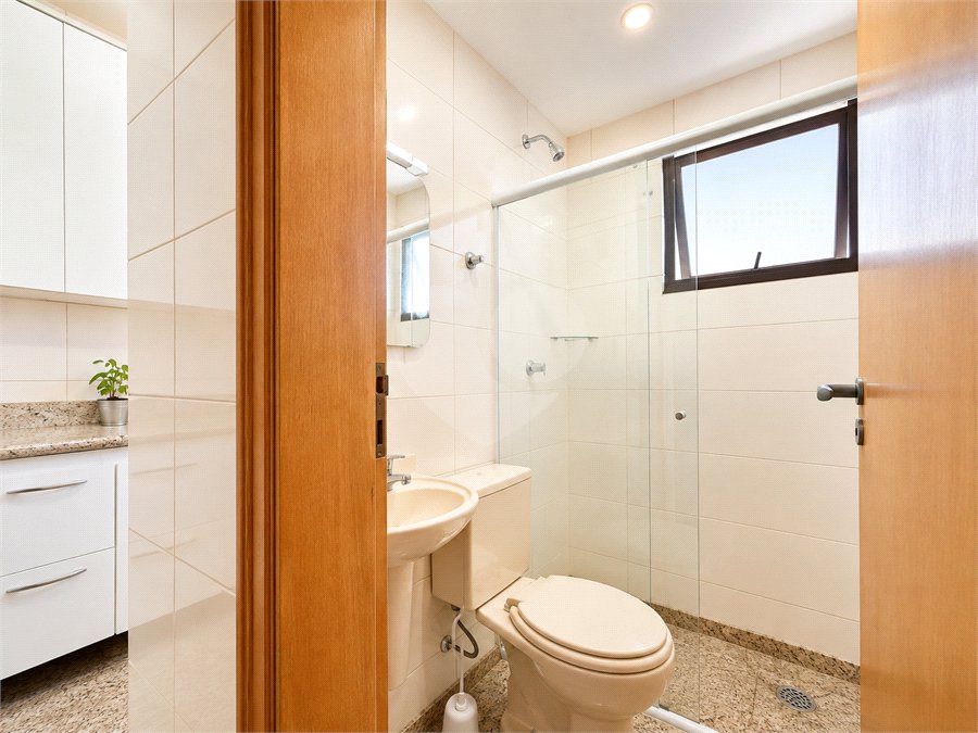 Apartamento de 184 m² em andar alto com 4 dormitórios e 3 vagas em Perdizes