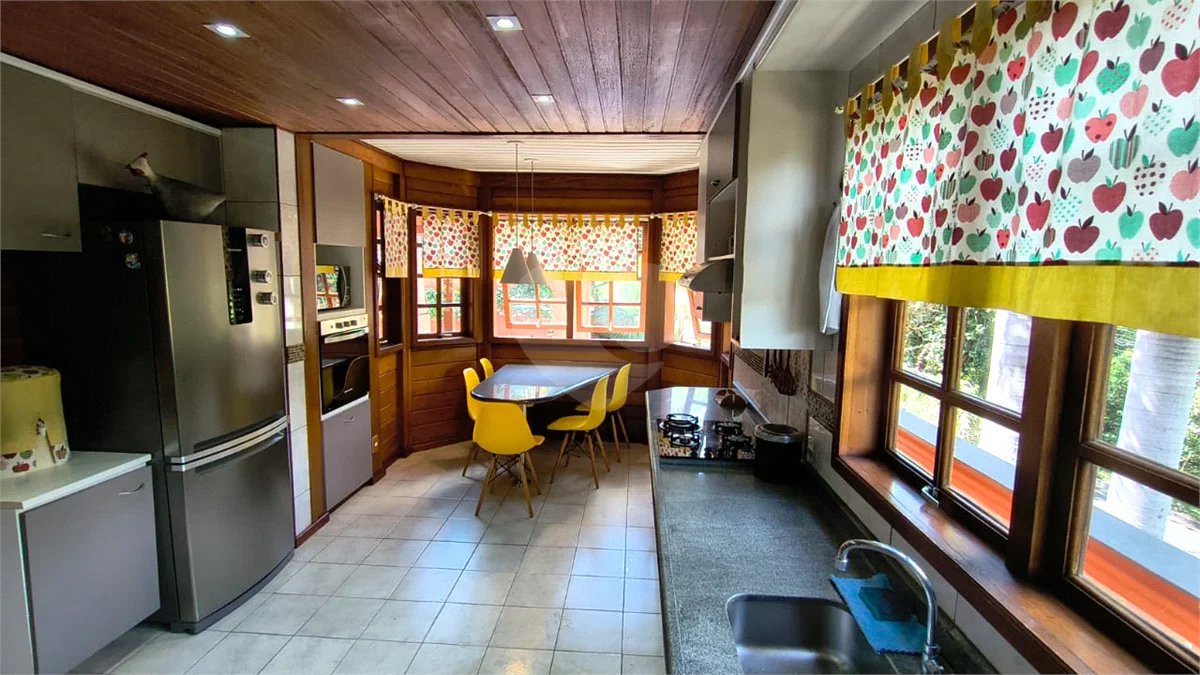 Casa à venda ou para alugar com 7 quartos, sendo 5 suítes, no condomínio Estância Marambaia, Vinhedo - SP