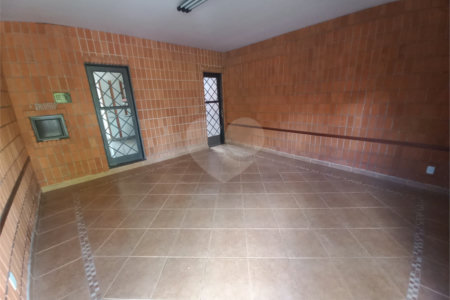 Sobrado com 4 dormitórios, sendo 1 suíte master.