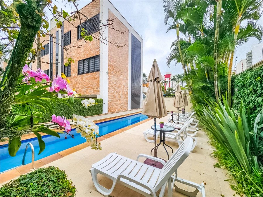 Casa em condomínio à venda na Granja Julieta