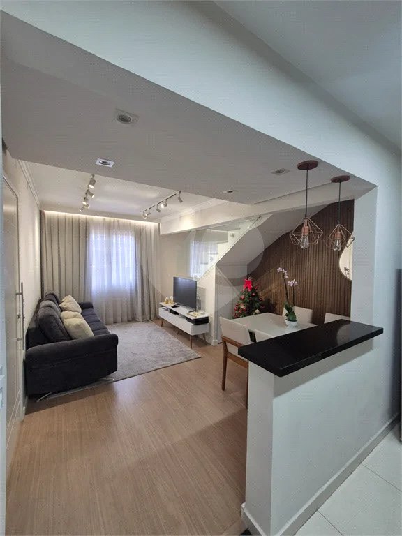 Casa em condomínio , com 72m² , 2 dormitórios , 1 vaga , à venda no bairro da Penha.