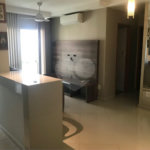 APARTAMENTO MOBILIADO EM FRENTE AO SHOPPING 02 DORMITÒRIOS
