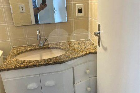 á venda Excelente Apto Mobiliado na Barra Funda - 1 Quarto e Sacada - Aceita Permuta