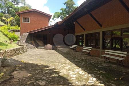 Sítio em Atibaia com estrutura de fazenda