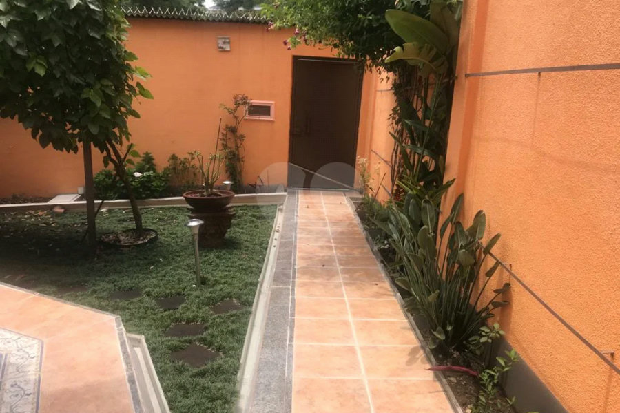 Casa à venda com 5 quartos, sendo 3 suítes, em Alto da Lapa, São Paulo, SP