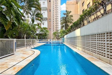 Apartamento para locação com 2 dormitórios, sendo 1 suíte com 02 vagas, totalmente climatizado nos 3 ambientes