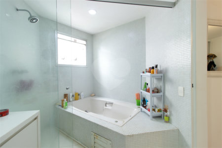 Apartamento a venda no Campo Belo, 192 M², 3 suites, 3 vagas, lazer e próximo ao metrô