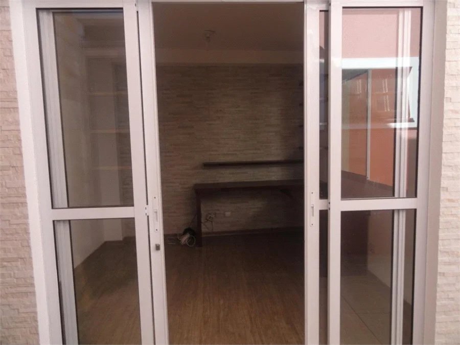 Sobrado à venda com 3 quartos, sendo 1 suíte,  em Parque Ipê, São Paulo, SP