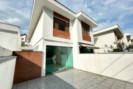 SOBRADO PARA LOCAÇÃO NO PARQUE DOMINGOS COM 03 DORM 01 SUITE 02 VAGAS DE GARAGEM
