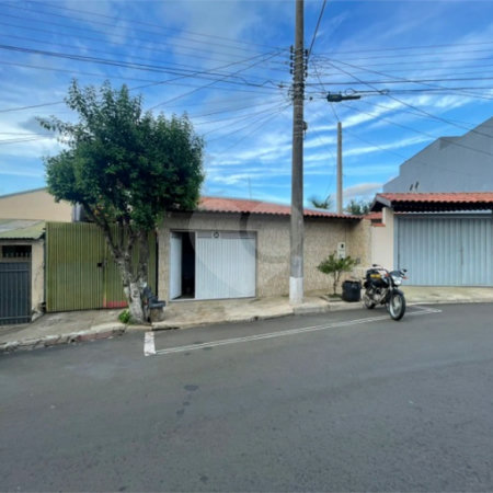 Casa térrea para venda na Vila Nossa Senhora de Fátima.