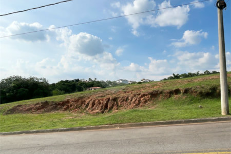 Terreno a venda no Condomínio Residencial Santa Isabel
