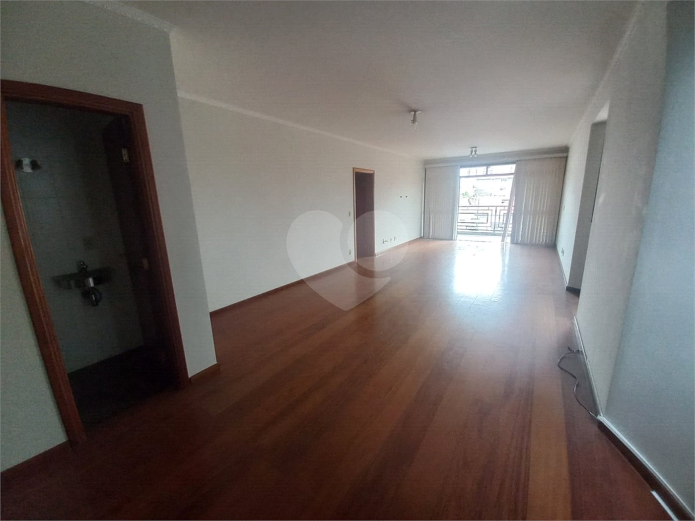 Apartamento para venda ou locação no Ed. Alexandre Previero