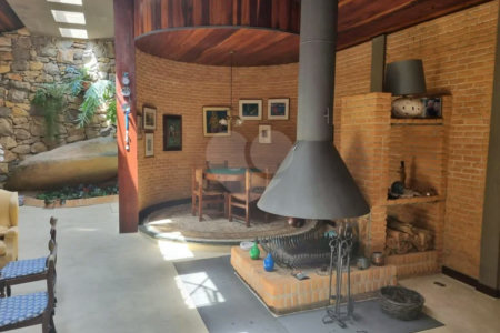 Casa à venda, 742 m², com piscina, 5 suítes, em Embu das Artes