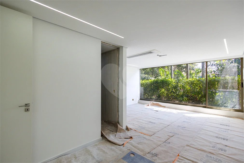 Casa em condomínio fechado no Jardim Europa ao lado do Iguatemi | 3 suítes | 4 vagas