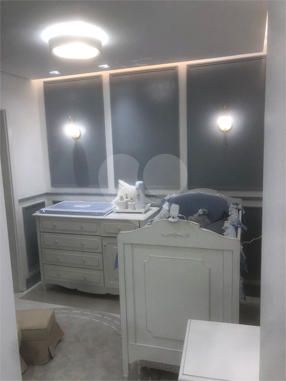 Apartamento á venda com 245m² com 4 dormitórios, 4 vagas CHÁCARA KLABIN Com área de lazer.