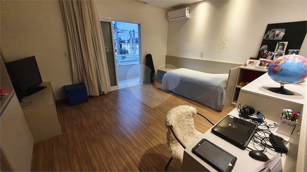 CASA A VENDA NO URBANOVA COM 390M², 5 DORMITORIOS, 6 BANHEIROS, PISCINA, 3 VAGAS, Sjc