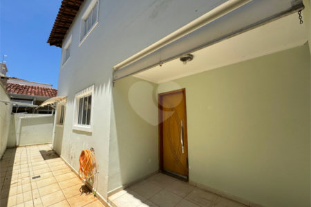 Casa á venda, com 3 dormitórios, no bairro Planalto paraíso em São Carlos.