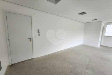 Sala comercial em frente ao Allianz Parque
