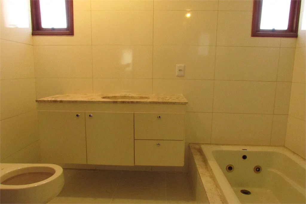 Casa para alugar com 4 quartos, sendo 2 suítes,  em Cidade São Francisco, São Paulo, SP