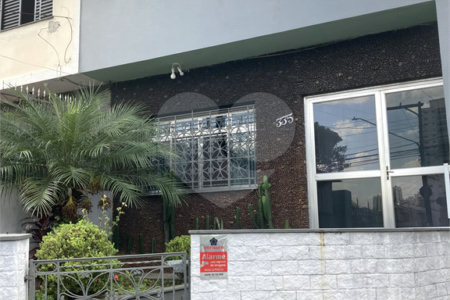 Casa com 4 dormitórios na Saúde.