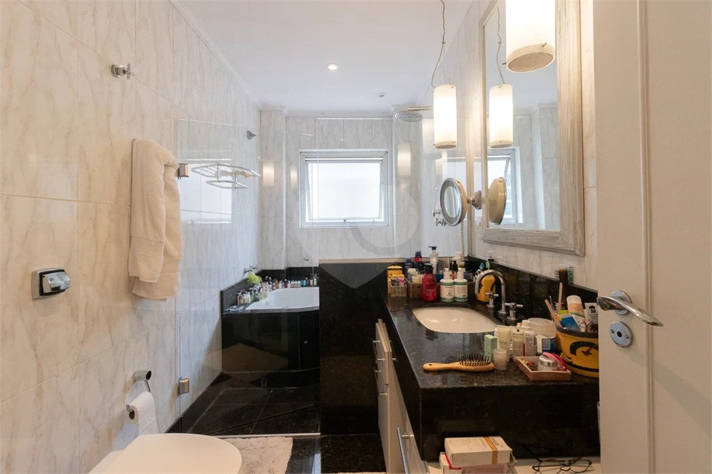 Apartamento em Higienópolis com 3 quartos, 3 suítes, 2 vagas, 277 m² de área útil