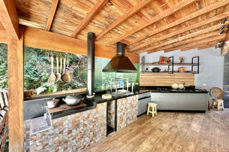 Magnífica Casa Contemporânea na Fazendinha - 4dorms | 3 Suites | Gourmet, piscina, lareira, hóspedes, escritório! Muito Verde e Tranquilidade em um dos melhores condominios da Região .