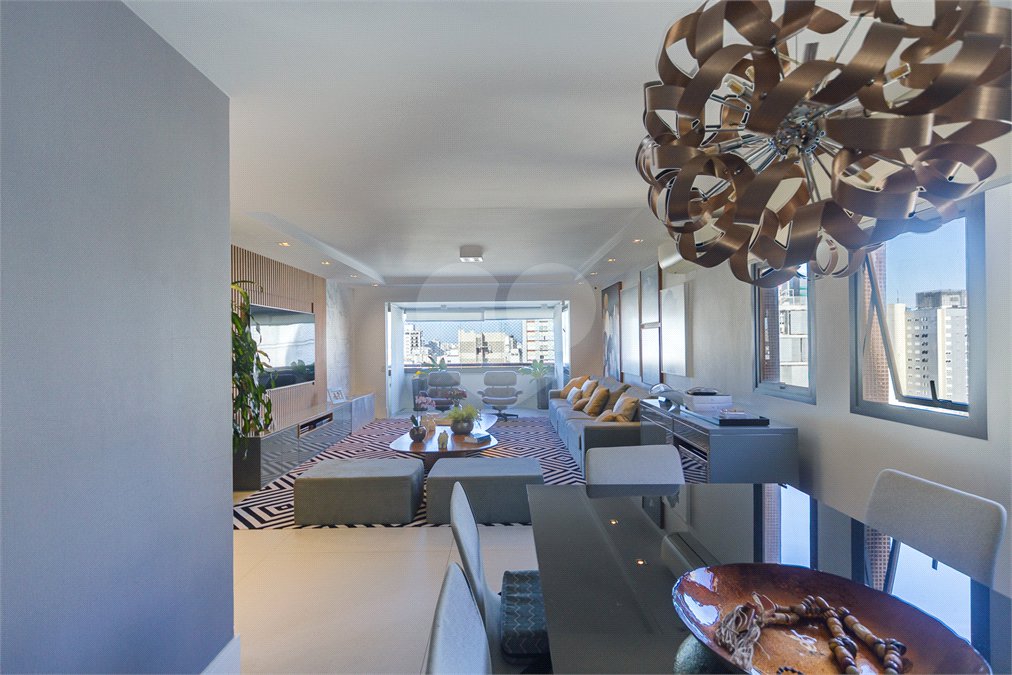 Apartamento de 149,51m2, 3 dormitórios, 1 suíte, toalete social, living 2 ambientes, 2 vagas fixas e lazer completo em Higienópolis.