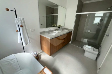 Casa à venda com 4 suítes no condomínio Alphaville 3, Santana de Parnaíba - SP