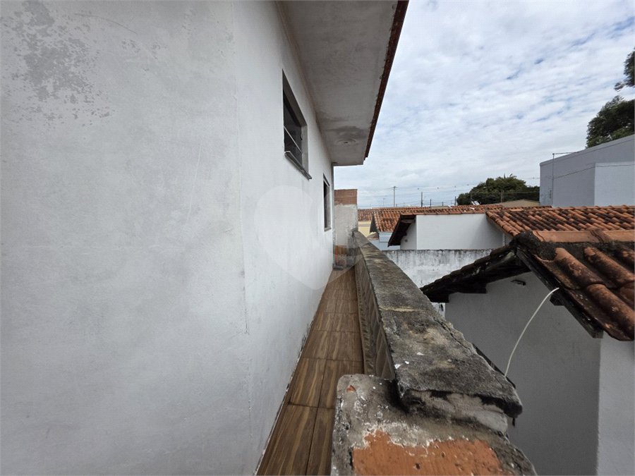 Casa térrea à venda no Douradinho com 2 quartos e edícula com mais dois quartos e 2 banheiros.