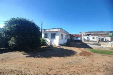Terreno em Atibaia com 2.784 metros para construção de apartamentos ou salões comerciais, excelente localização