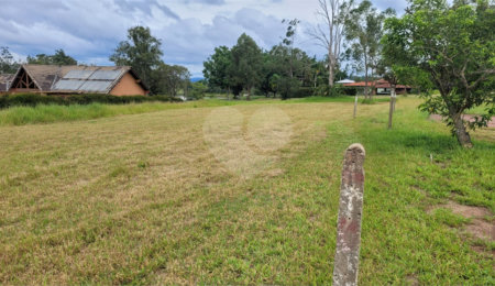 Terreno à venda no condomínio Vila Pinhal, Itirapina - SP