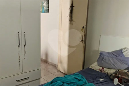 Casa com 150m² , 1 dormitório , 1 vaga de garagem , precisando de reforma , `venda na Penha.
