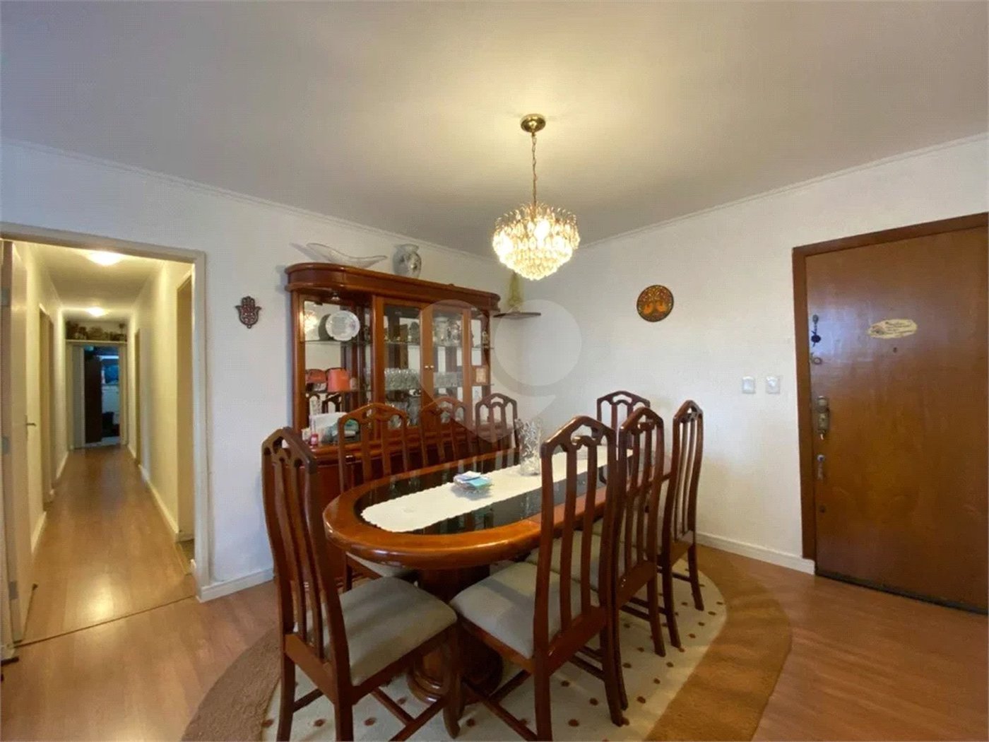 Apartamento de 03 Dormitórios com uma Vaga.