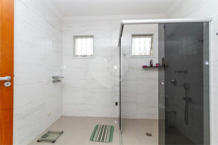 Casa Sobrado à venda com 342 m², 3 dormitórios, sendo 2 suítes, 4 vagas na Vila Mariana - São Paulo.