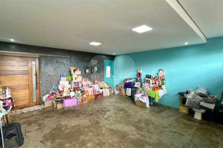 Sobrado a venda com 3 dormitorios sendo 1 suite com closet e varanda no bairro Arcoville