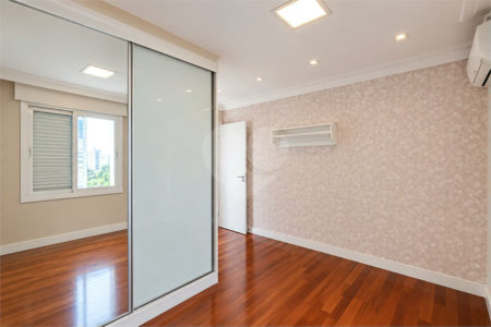 Cobertura de 260 m² em São Bernardo do Campo, com 4 dormitórios, 3 suítes, piscina privativa, espaço gourmet e vista livre. Viva esse privilégio! Agende sua visita e encante-se!