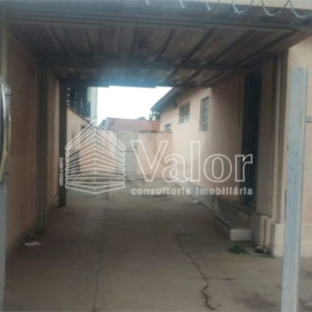 Casa térrea com 2 dormitórios.
