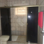 Casa Térrea com 3 dormitórios, sendo 1 suíte.