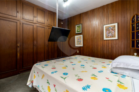 Casa Térrea à venda na Saúde c/285 m2 - Terreno de 392,50 m2 - 3 Quartos/2 Suítes/3 Vagas