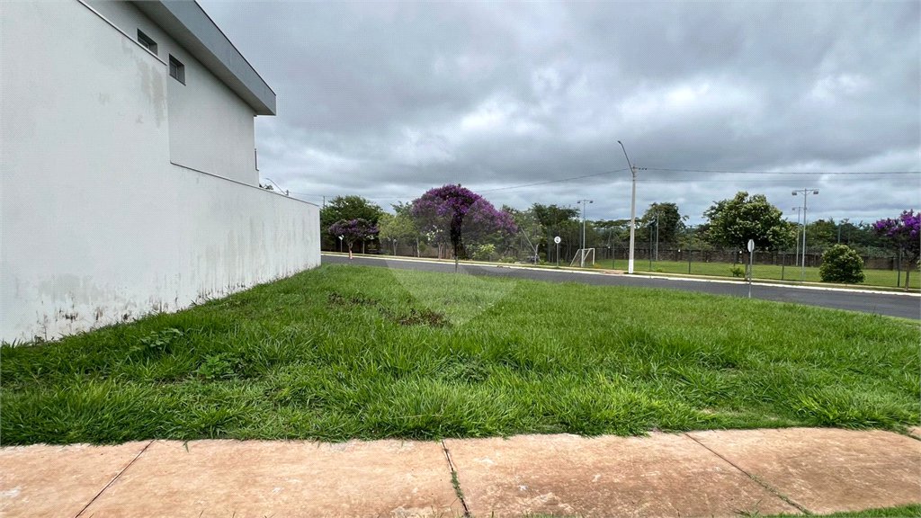 Lote de esquina à venda no Condomínio Faixa Azul
