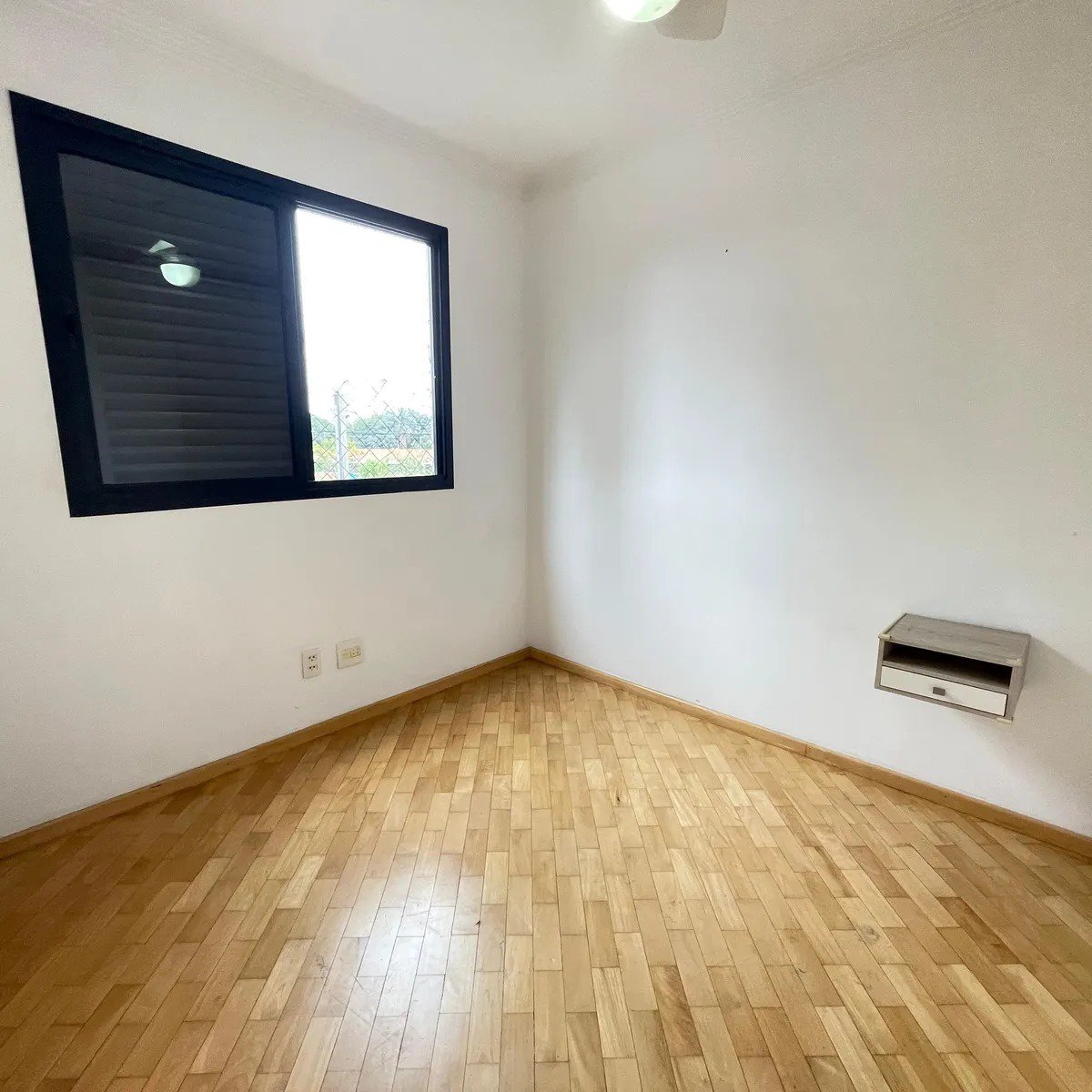 Apartamento à venda com 3 quartos, sendo 1 suíte, 2 vagas no Jardim Ester
