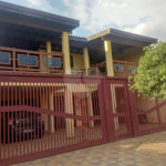 Sobrado espaçoso com 3 quartos,no Parque Fehr á Venda!