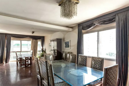 Este elegante apartamento em Higienópolis oferece 224m² de área muito bem distribuída, perfeito para quem valoriza conforto