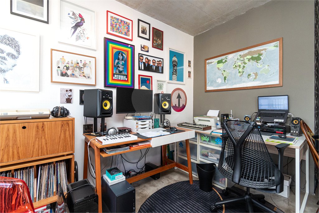Apartamento reformado e bem localizado na Consolação.