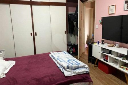 Casa com 202m² , 4 dormitórios , sendo 1 suíte , 3 vagas de garagem.